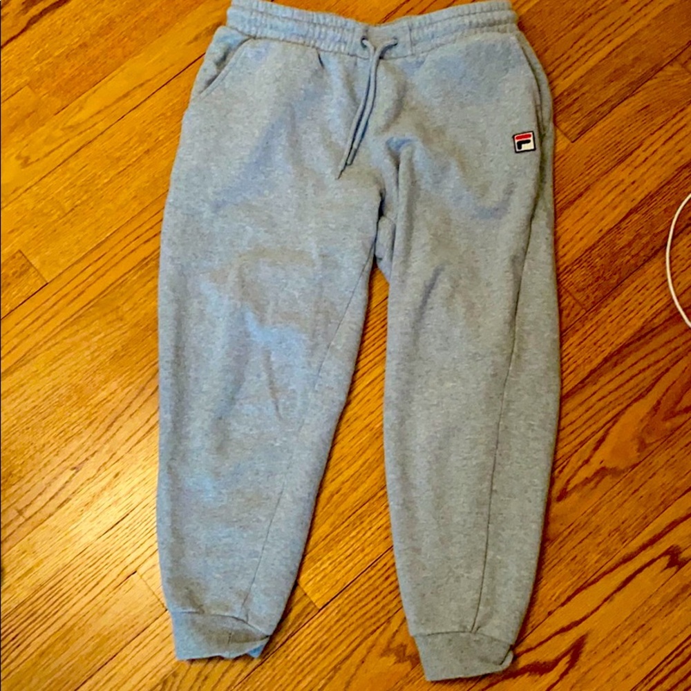 Fila sweatpants size medium fit like small.